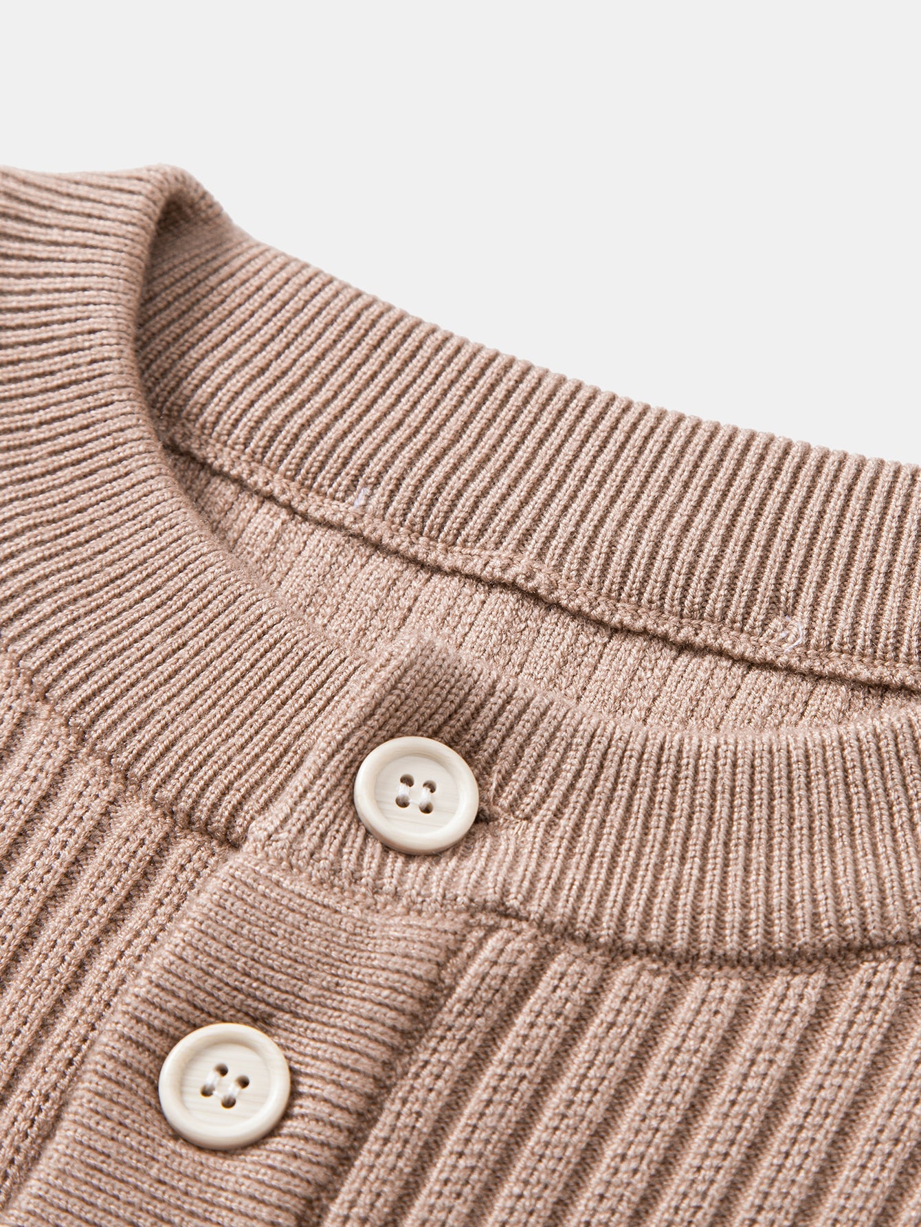 Gerippter Pullover mit Henley-Ausschnitt