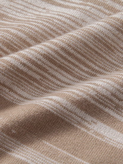 Rundhals-Pullover mit horizontalem Streifenmuster