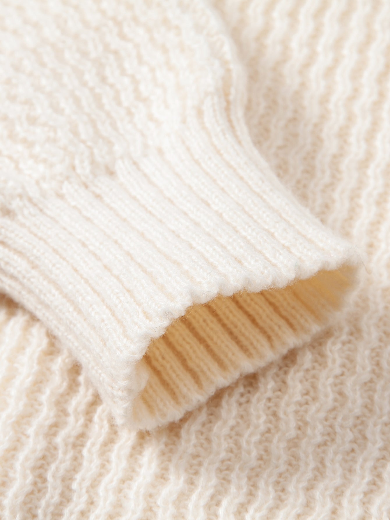 Langarm V-Ausschnitt Poloshirt mit Wellen-Jacquard-Strick