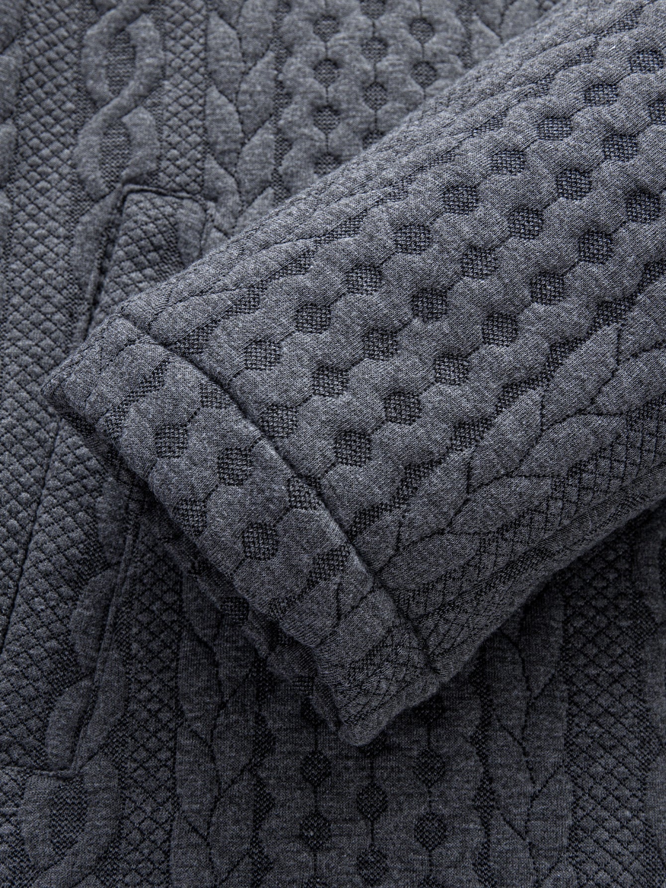 Jacquard-Mantel mit Kapuze und Twist-Design, gefüttert mit Kunstpelz