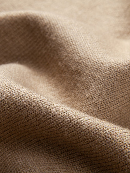 Robuster geometrischer V-Ausschnitt-Jacquard-Pullover