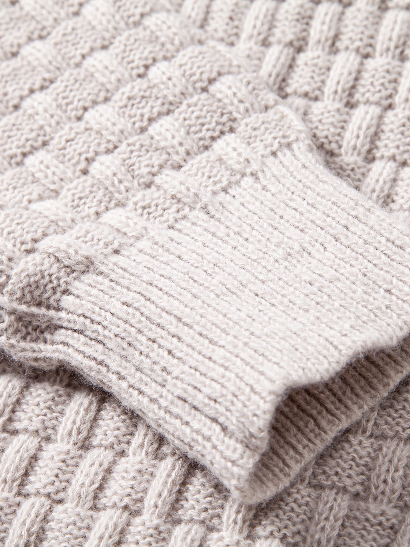 Gestreifter Kapuzenpullover