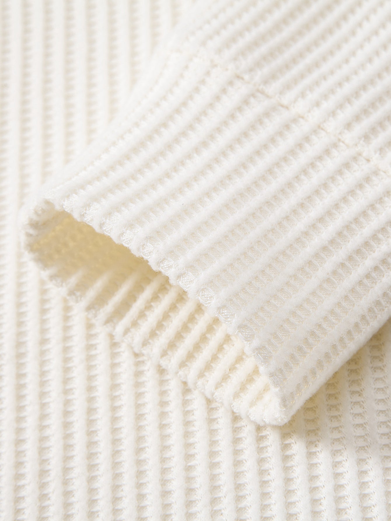 Langärmliges gestricktes Waffel-Poloshirt