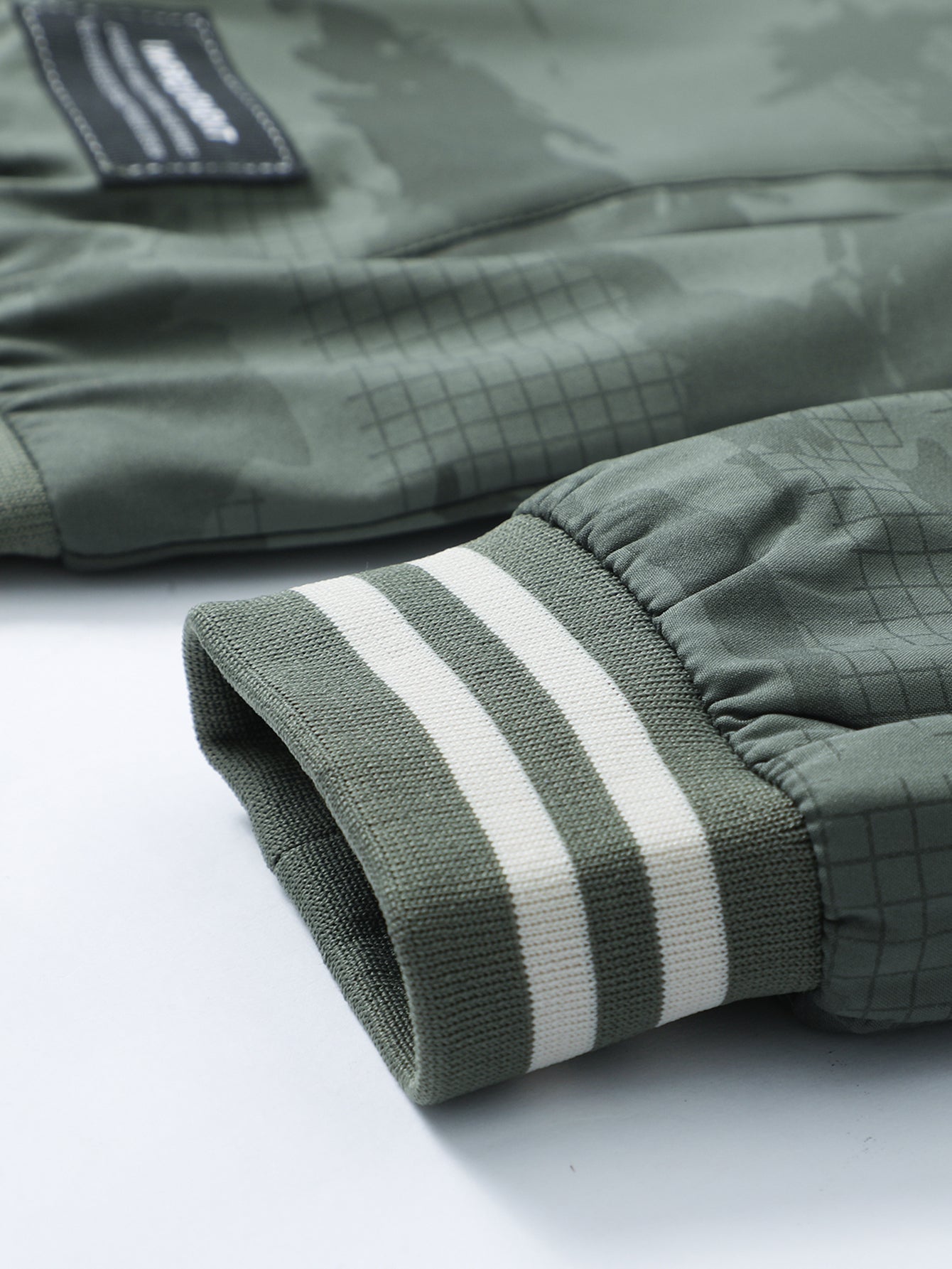 Baseballjacke in Tarnfarben