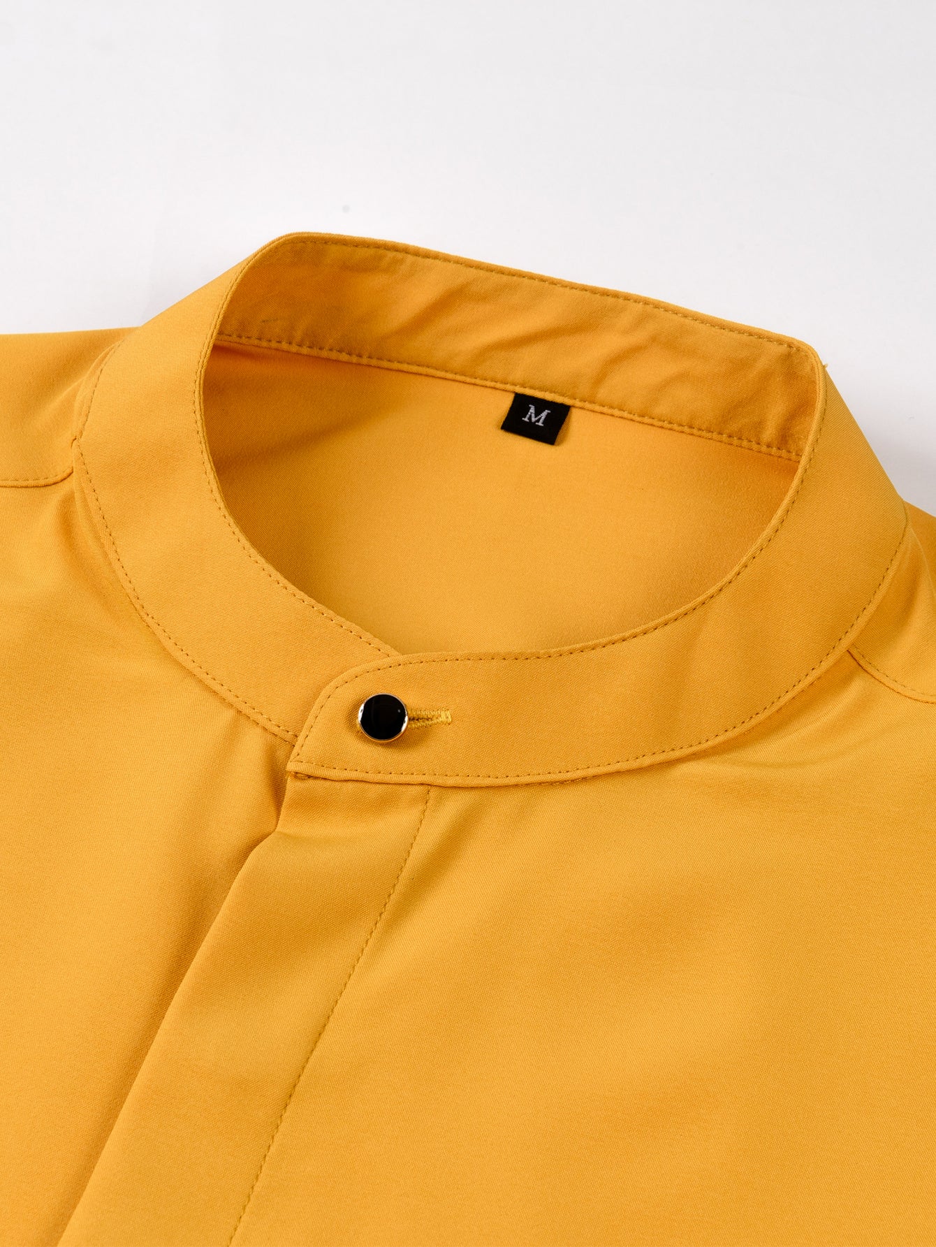 Stehkragenhemd mit verdeckter Knopfleiste und bügelfreier Pflege