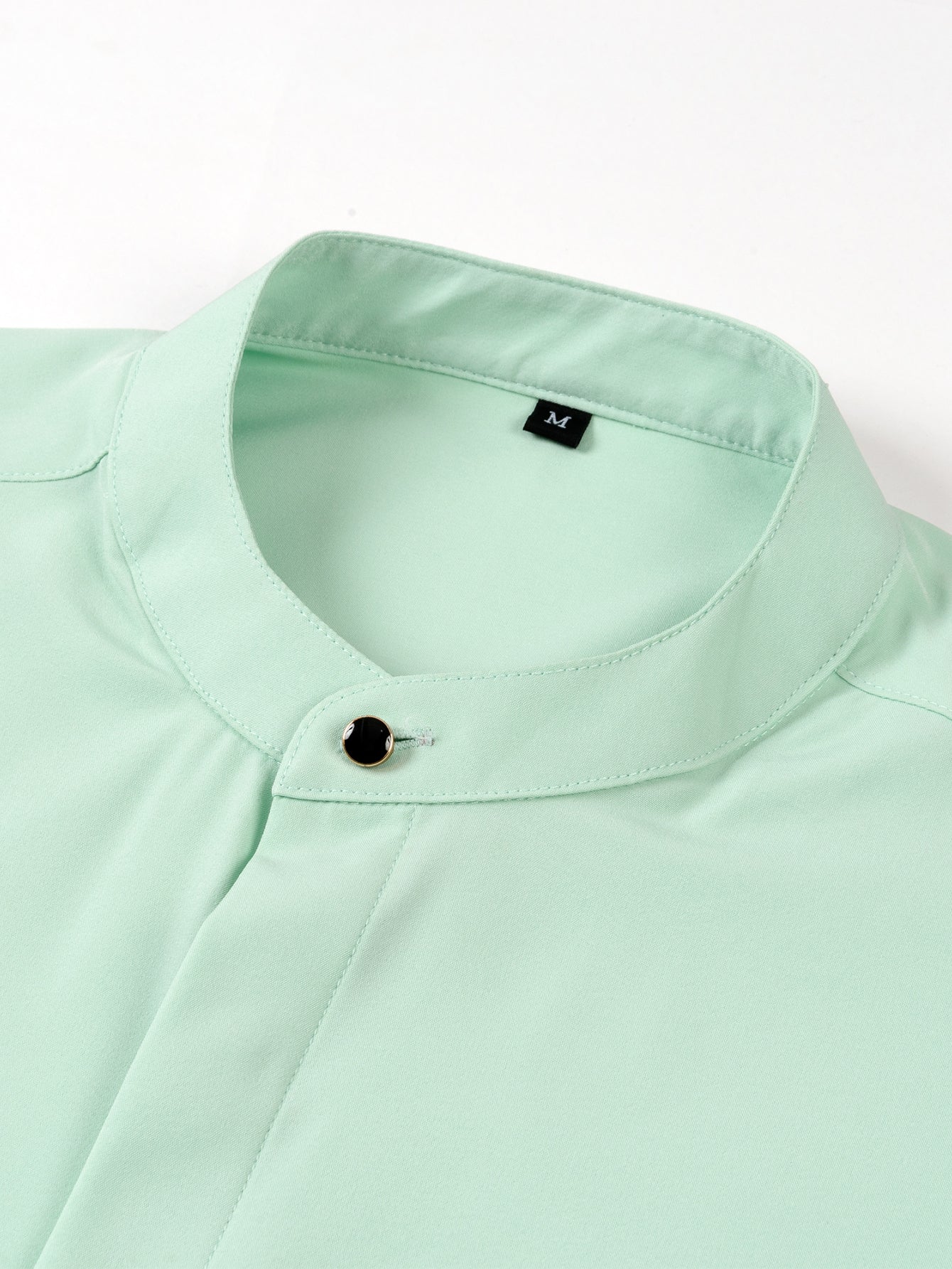 Stehkragenhemd mit verdeckter Knopfleiste und bügelfreier Pflege