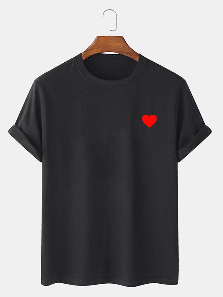 Rotes T-Shirt mit Herzmotiv