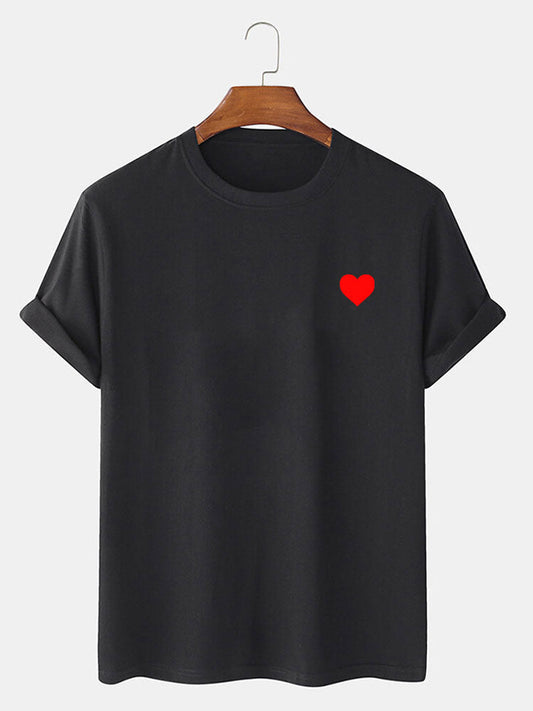 Rotes T-Shirt mit Herzmotiv
