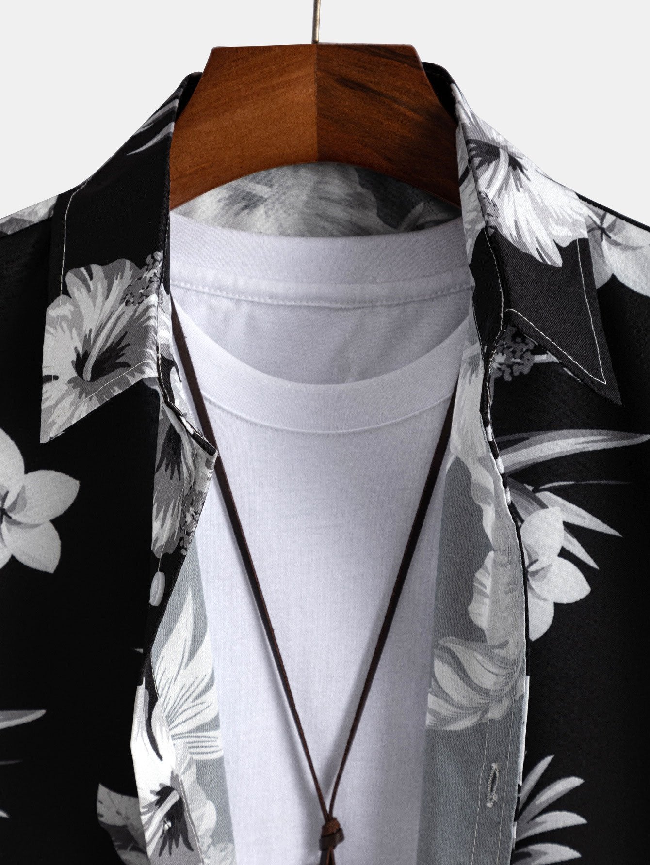 Tropisches Blumenmuster Hemd mit Knöpfen und passender Badehose