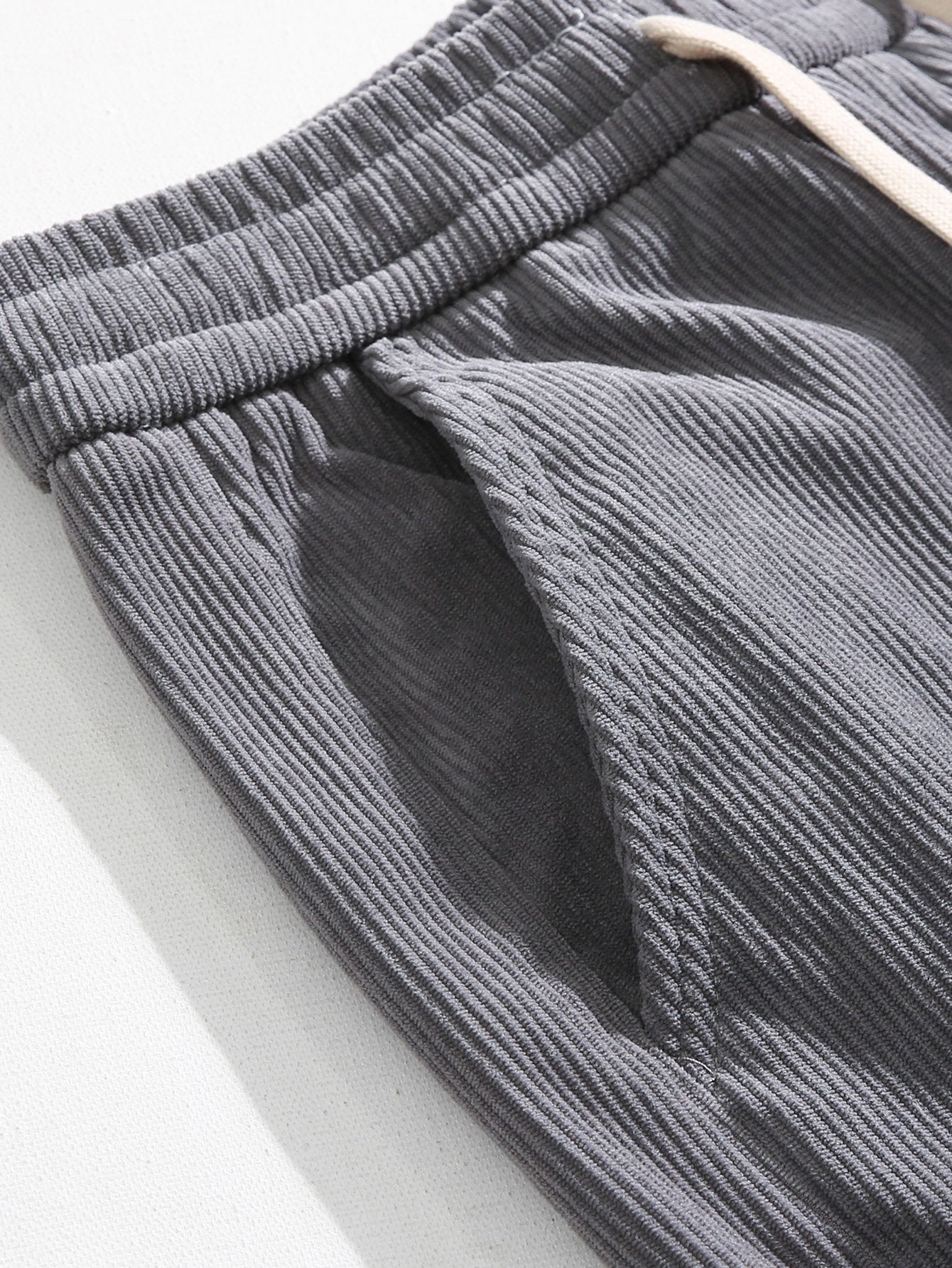 Gerade geschnittene Cordhosen